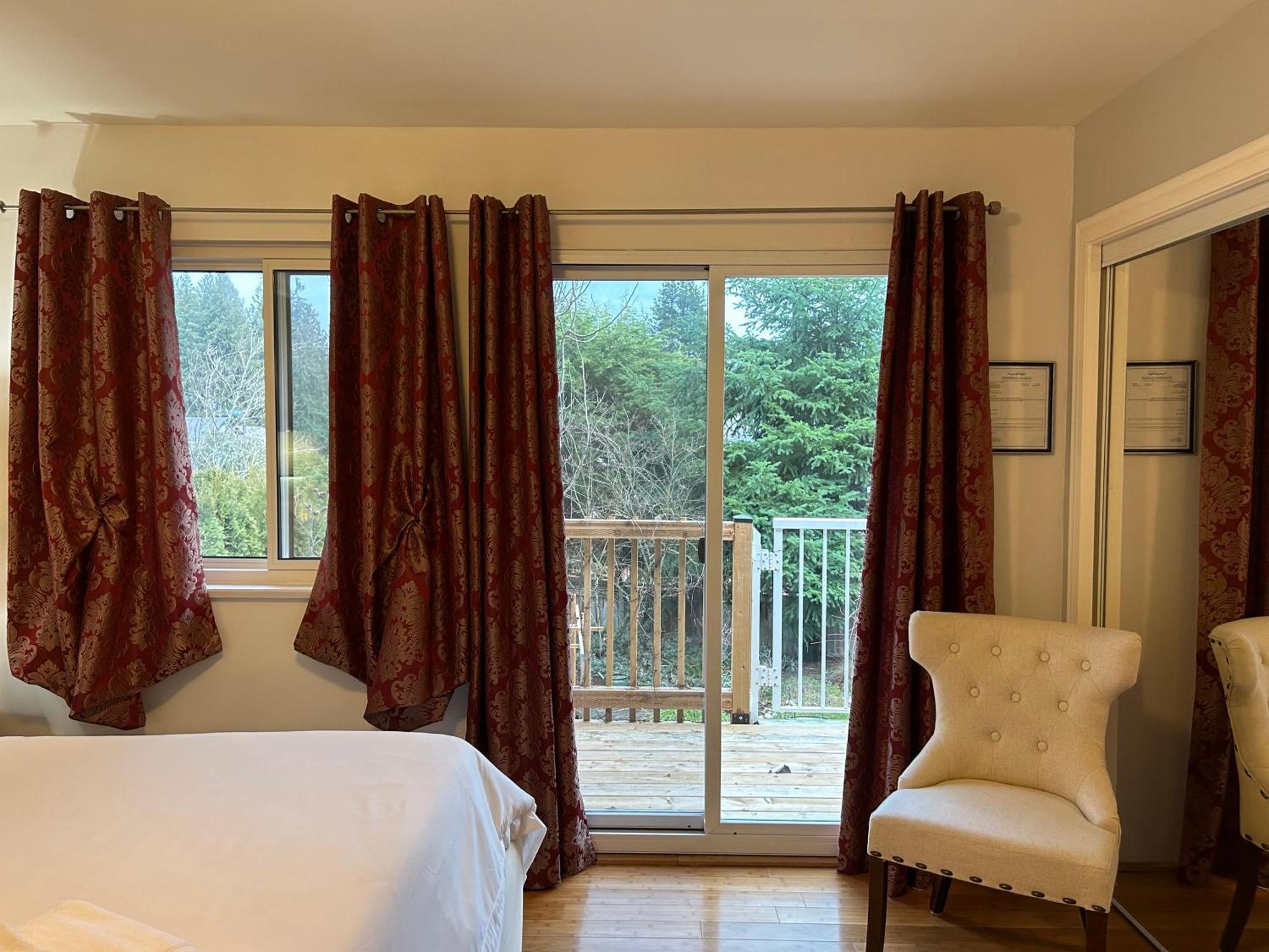 North Nanaimo Gem - Garden-View Room With Private Ensuite Экстерьер фото