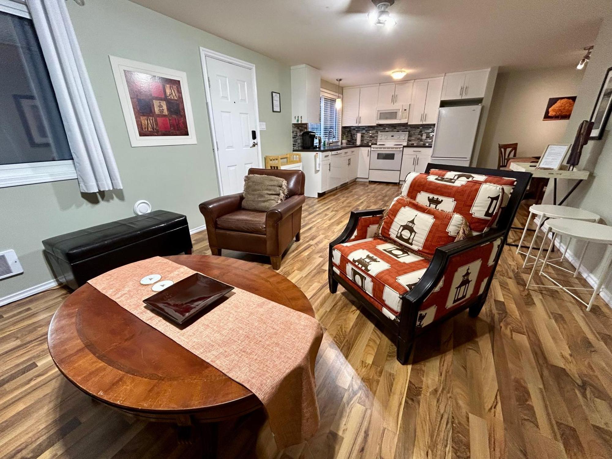 North Nanaimo Gem - Garden-View Room With Private Ensuite Экстерьер фото